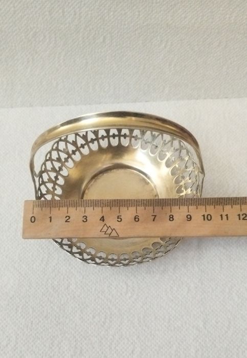 Серебряная конфетница с позолотой  875 пробы.