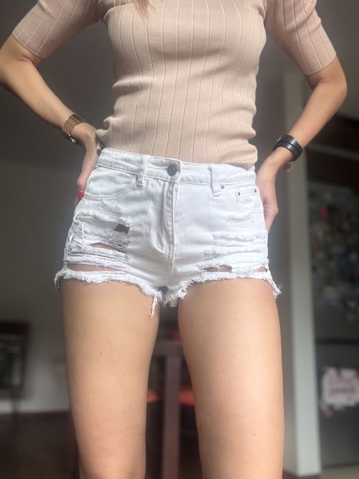 Biale szorty jeansowe