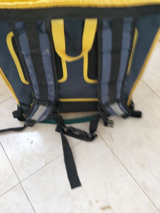 Mala glovo usada como nova