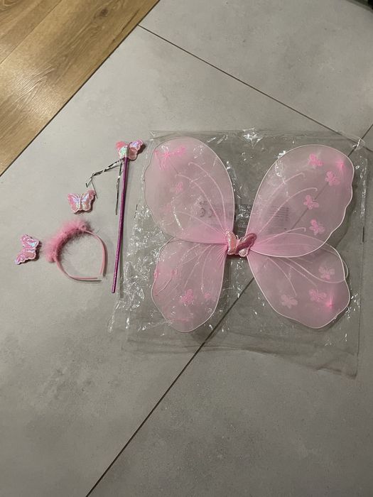 Sprzedam  elegancką suknie rozm 110 + gratis