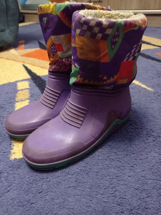 Продам резиновые сапожки на девочку