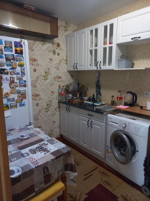 Здається кімната в гуртожитку з комунальними