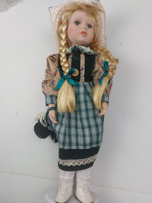 6 bonecas em porcelana de coleção