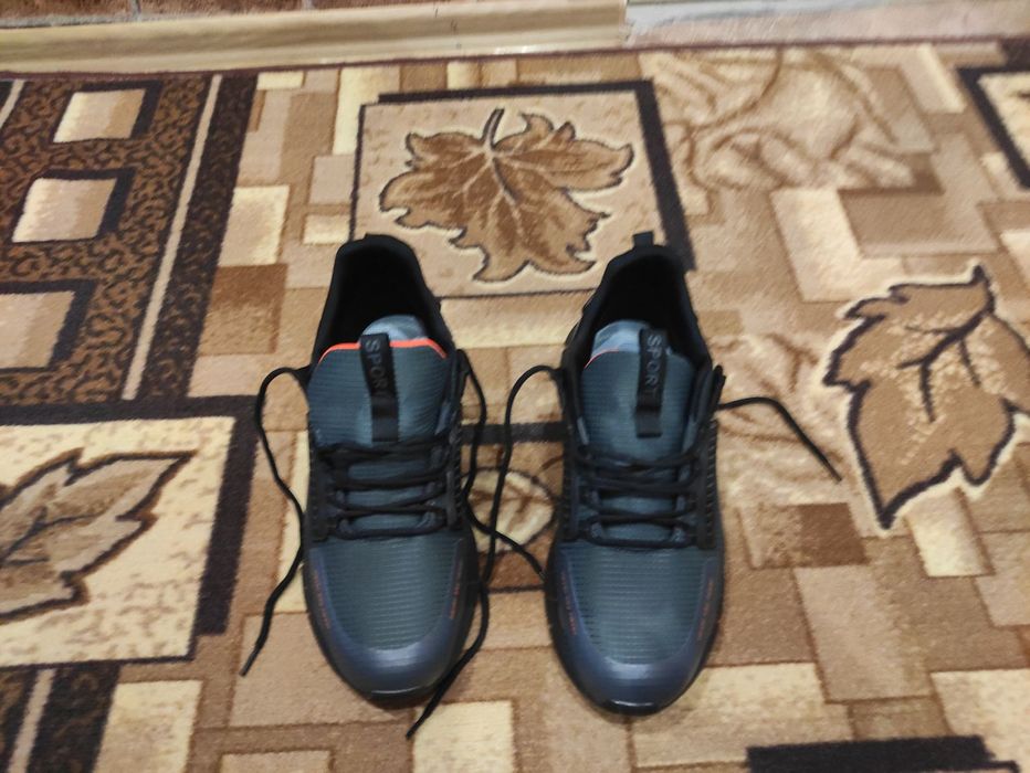 Продаются кроссовки новые большого размера