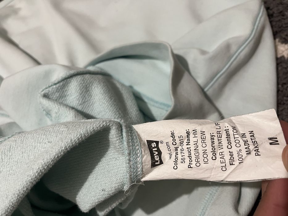 Продам світшот Levis