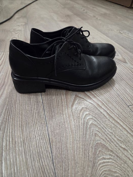 Шкіряні туфлі, глибокі туфлі