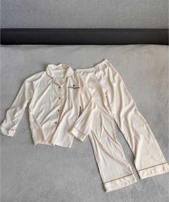 Женская бежевая пижама с тонкой окантовкой