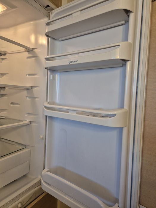 Lodówka do zabudowy Indesit