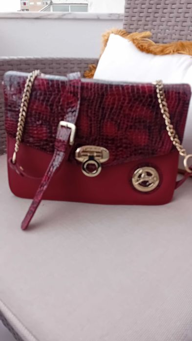 Mala de cor bordeaux da cavalinho