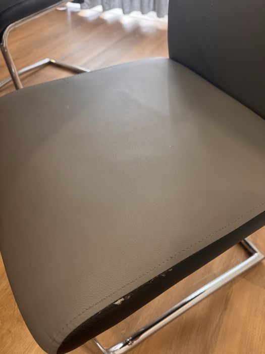 Mesa e cadeiras de jantar