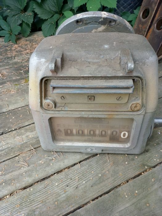 Dystrybutor paliwa licznik loftt