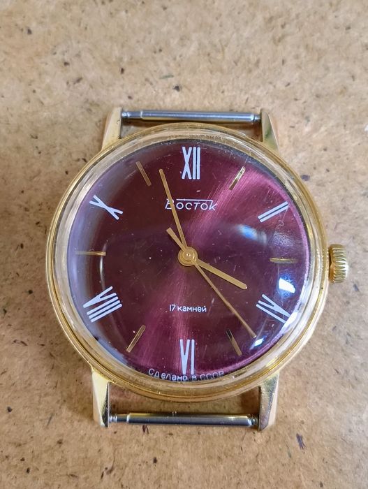 Наручний годинник . Часы наручные восток в позолоте,ссср.