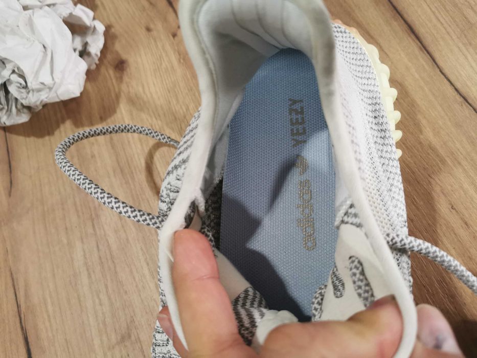 Yeezy Boost 350 V2 FX4349 rozmiar 42 Nowe