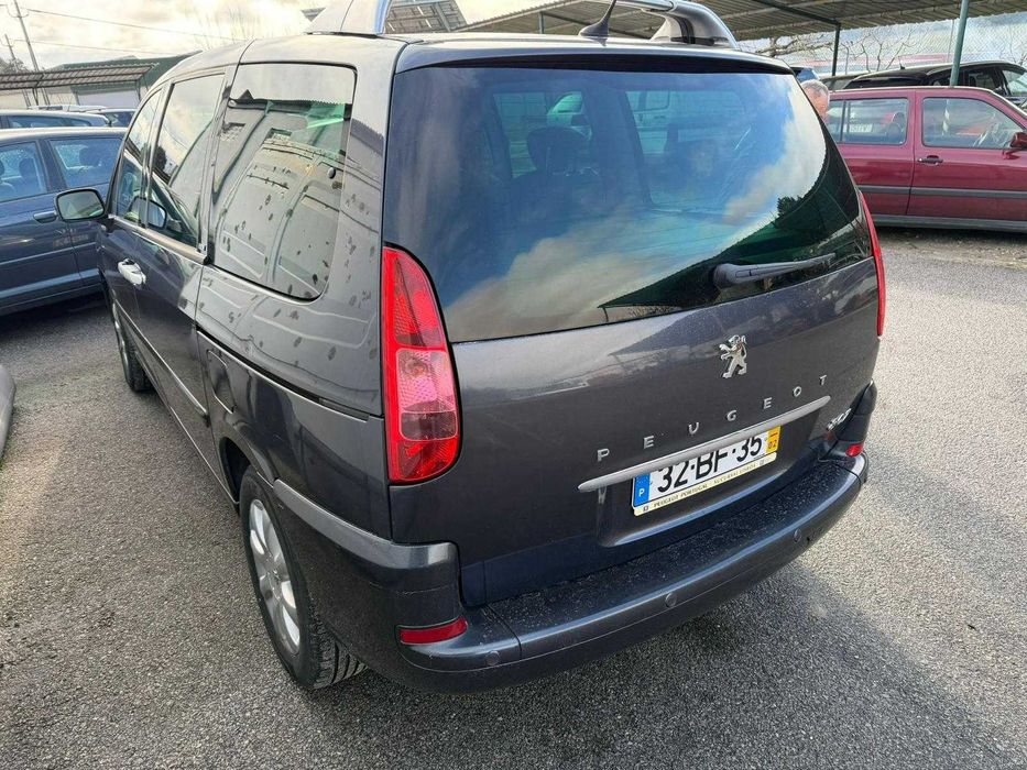 Peugeot — 2006 | 114.547 km | Gasóleo | 5.500 €