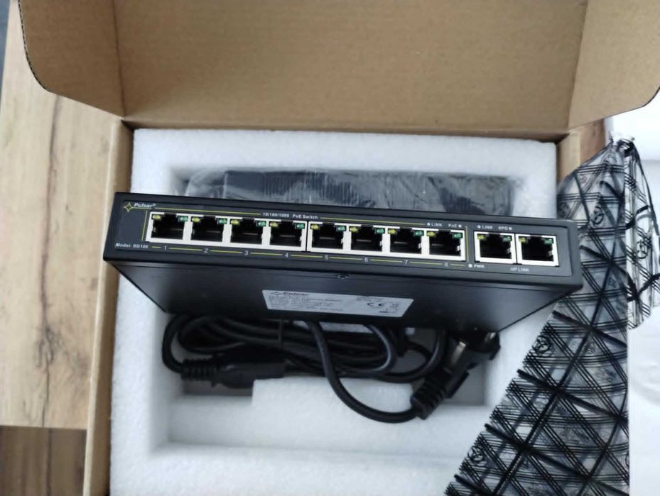 SG108 to 10-portowy switch PoE przeznaczony do zasilania kamer IP