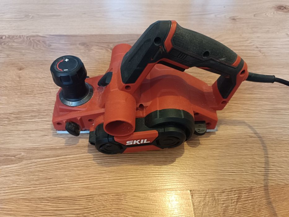 Strug elektryczny Skil 710W 1590