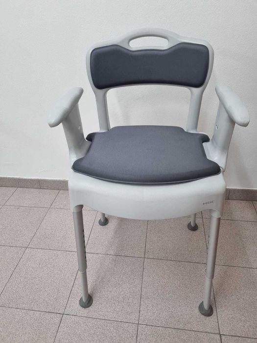 Cadeira de Banho e Sanitária 3 em 1