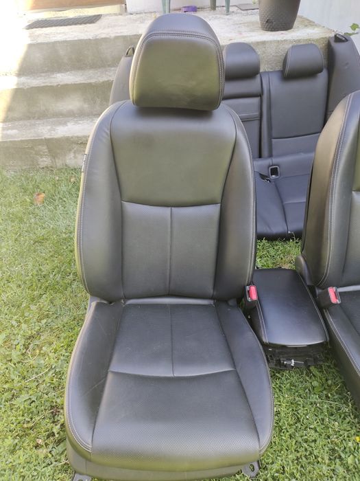 Автосидіння чорна шкіра Infiniti Q50 HYBRID -2014 комплект підлокітник