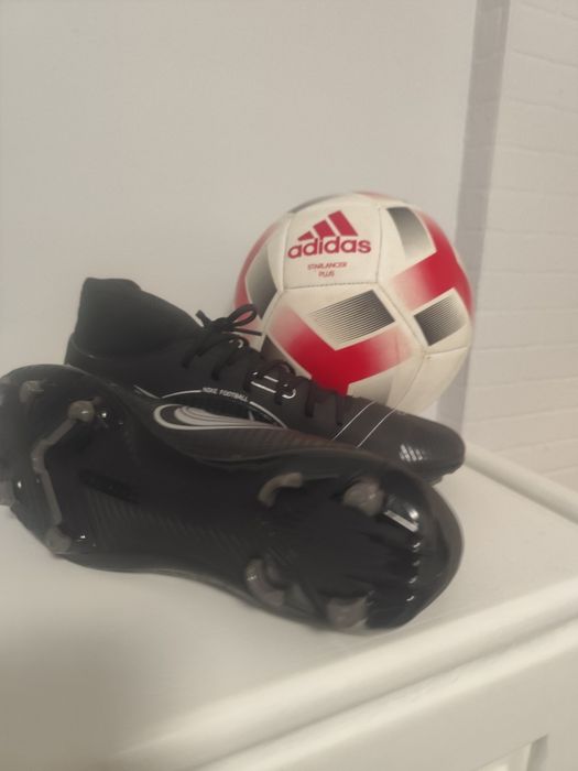 chuteira nike speed Control mais duas bolas futebol.