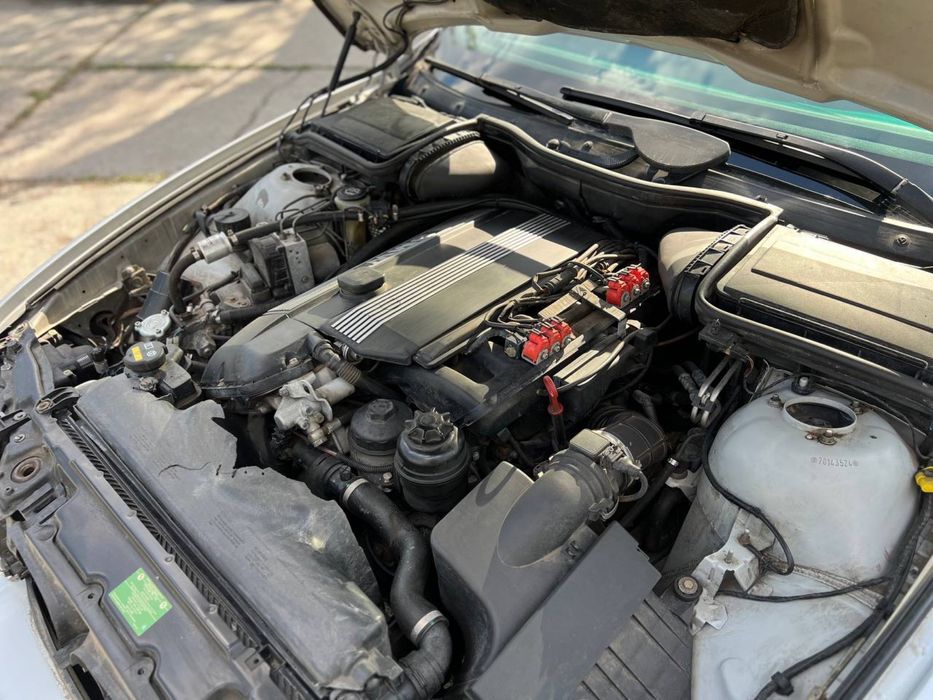 Продам BMW  523I
