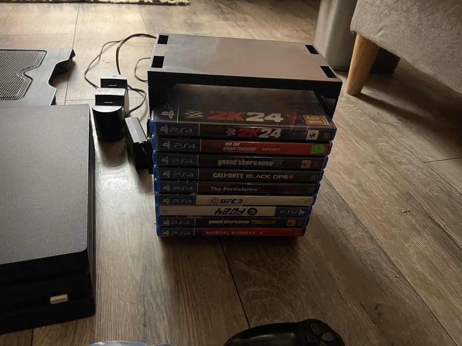 Sprzedam ps4 pro zestaw