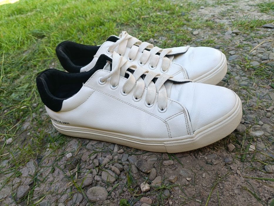 Białe trampki damskie