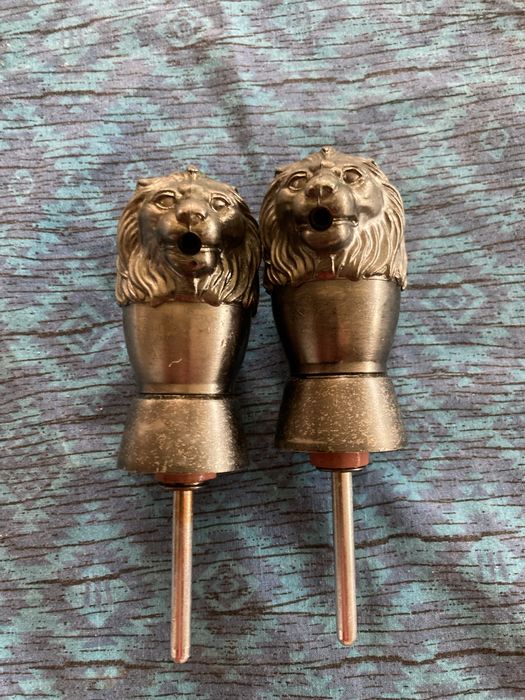 Tampas de garrafa em inox cabeça de leão