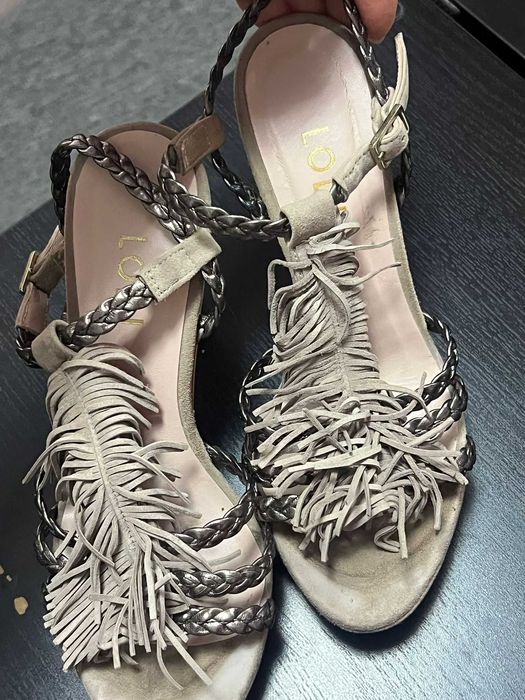 Sapatos Usados como Novos
