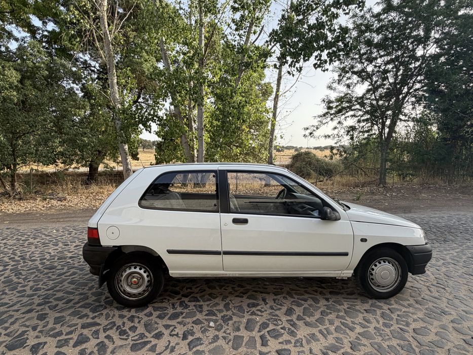 Renault Clio 1.1 RL  65mil kms