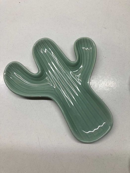 2 Small Cactus-Shaped Plates447035838657341442