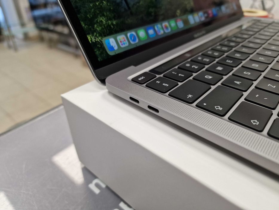 Macbook PRO 13 2020/ i5/ 16GB DDR4/ 512GB/ 644 cykle/ Grade A-/ FV23%