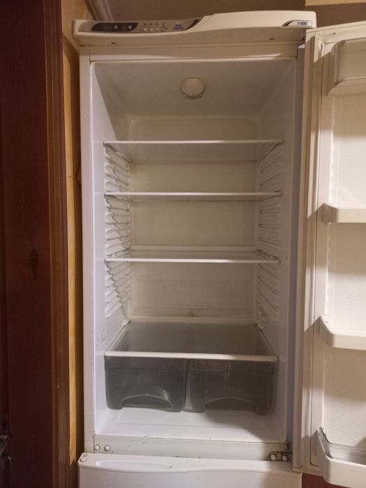 Продається холодильник Атлант двох компресорний