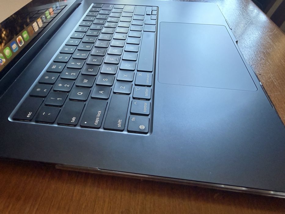 MACBOOK AIR M2 15-cali. Czarny