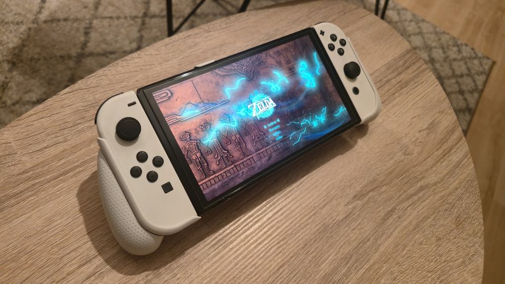 Zestaw Nintendo Switch OLED + 2xJoycony + Pro Controller + 6 Gier etui