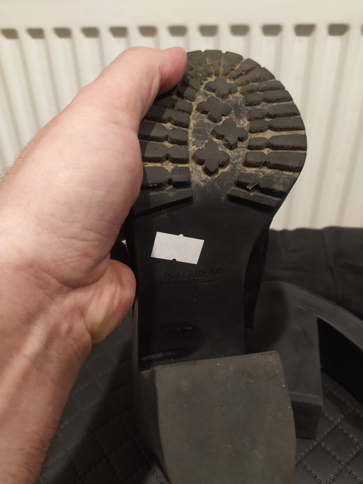 Damskie buty zimowe typu Botki Pull & Bear