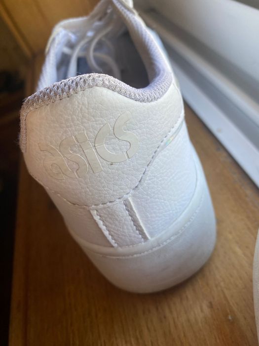 Sapatilha Asics holográficas