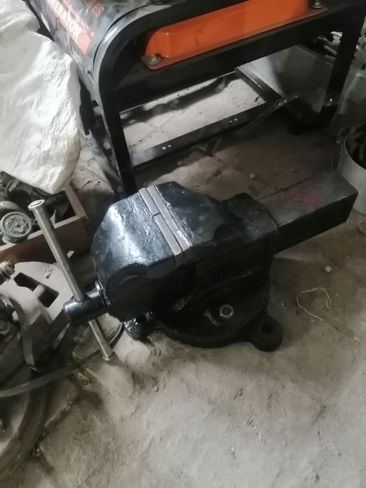 Тиски, ширина губок 140 мм