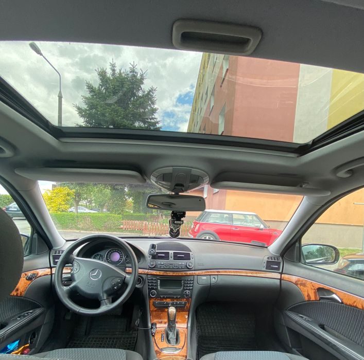 MERCEDES-BENZ W211 E 220 CDI Elegance Automat