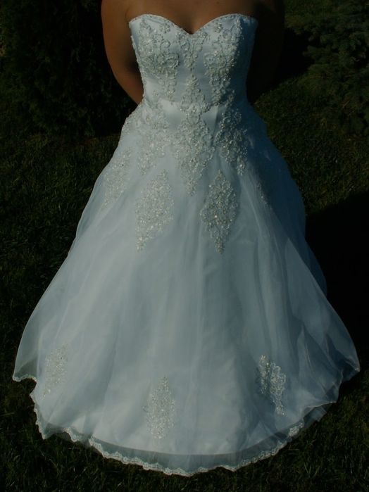 Suknia ślubna biała z koronką