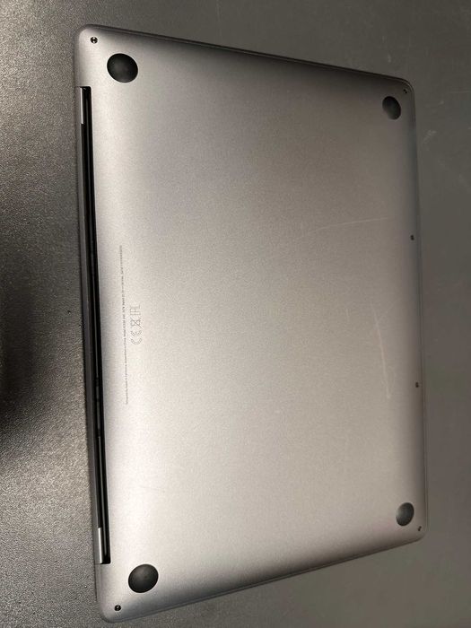 Idealny MacBook Pro 13" 2020 M1/8/256GB/MacOS 26, bateria 96%,45 cykli