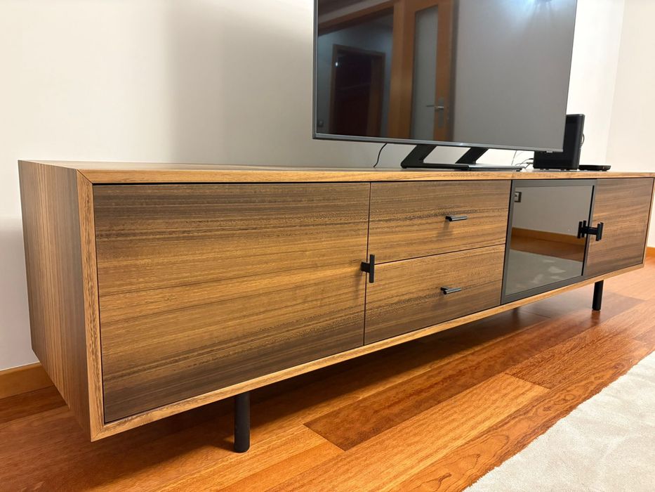 Movel Tv grande com arrumacao