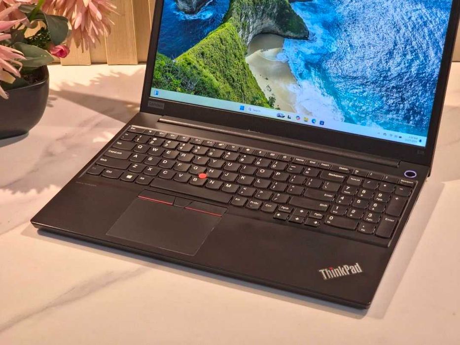 Lenovo Octacore 15.6" i5/16GB/385Nvme como novo