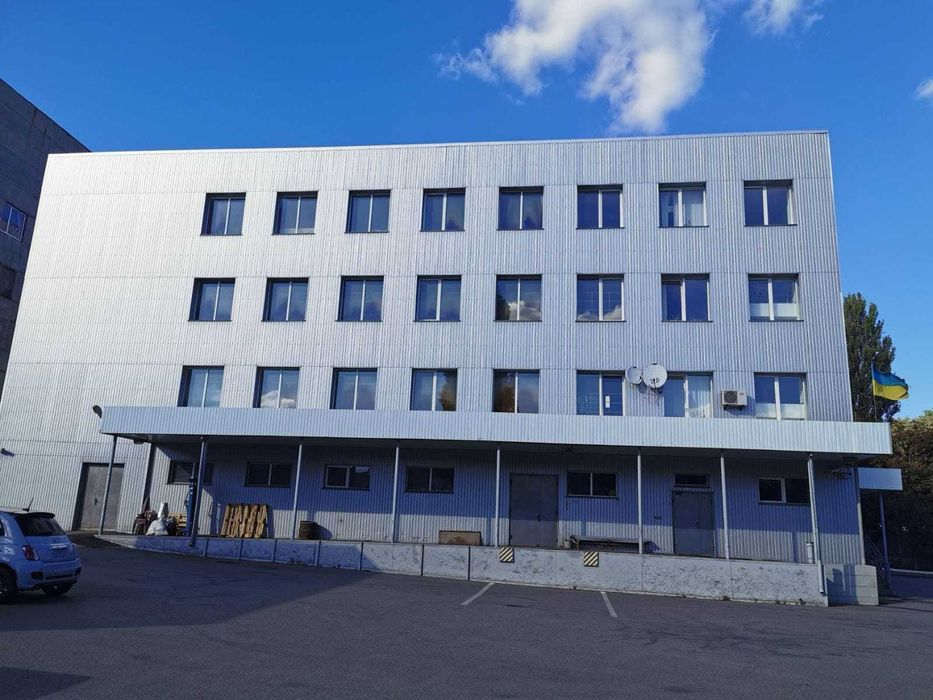 Окремо розташована офісно-складська будівля 4920 м²