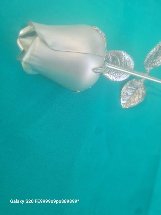 Rosa em prata portuguesa.