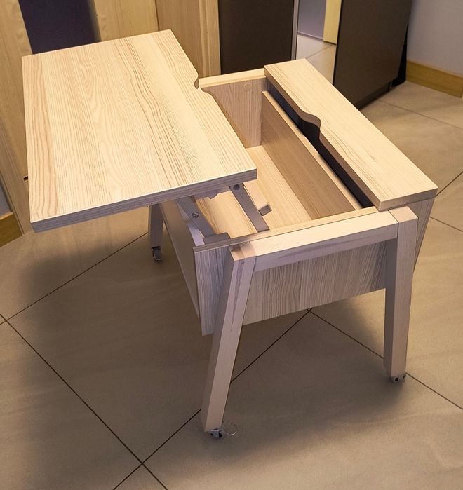 Stolik z podnoszonym blatem