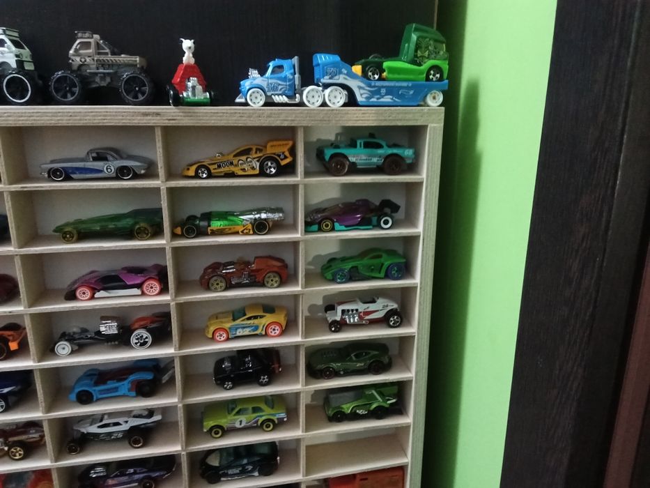 Mega kolekcja 75 autek hot wheels+ Drewniana półka