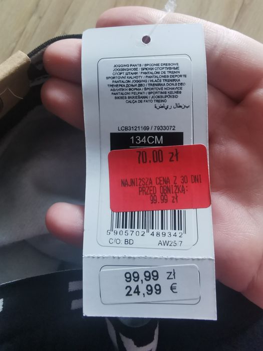 Nowe spodnie dresowe  134