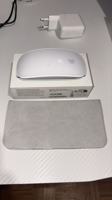 Macbook Air M2 2022 - 8GB/RAM - 512GB SSD - Como novo + caixa e acess.