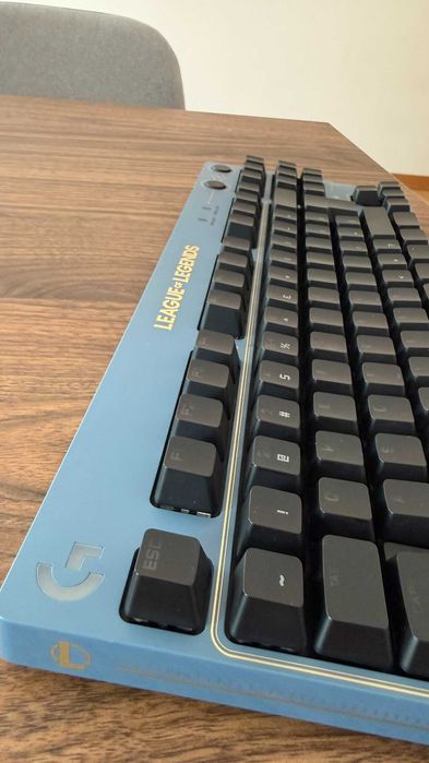 Teclado Mecânico Logitech G PRO "League of Legends" Edition