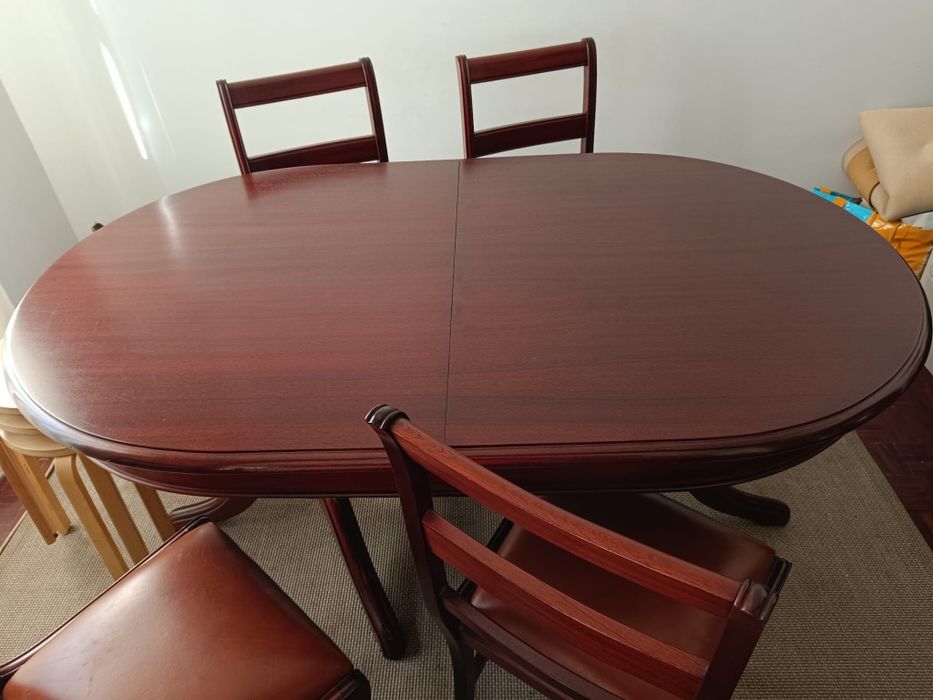 Conjunto Mesa de Jantar em Madeira Maciça + 4 Cadeiras